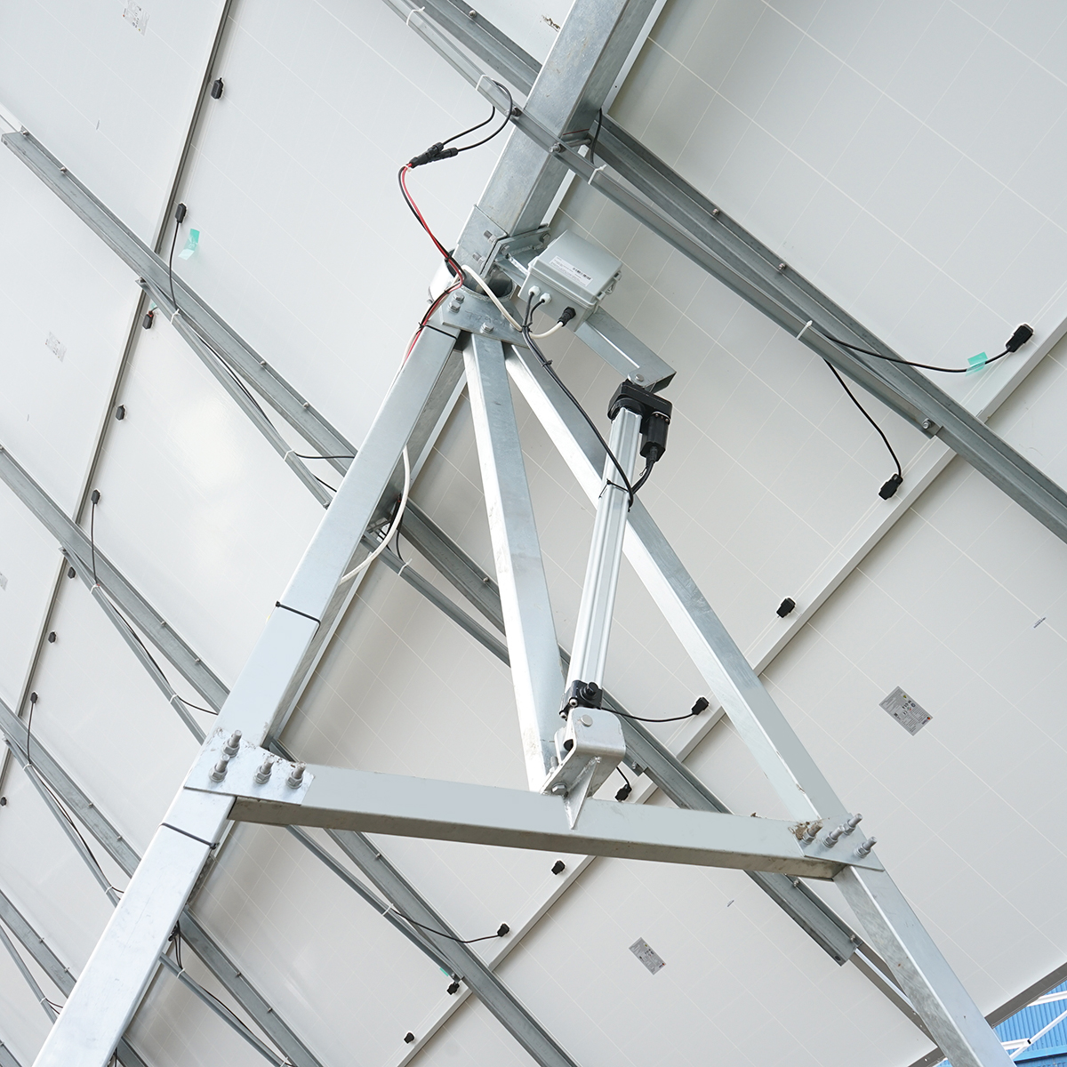 Sistem complet montare, structura tracker solar automat 9 KW, est-vest 16 panouri de 570W Breckner Germany - imagine 8