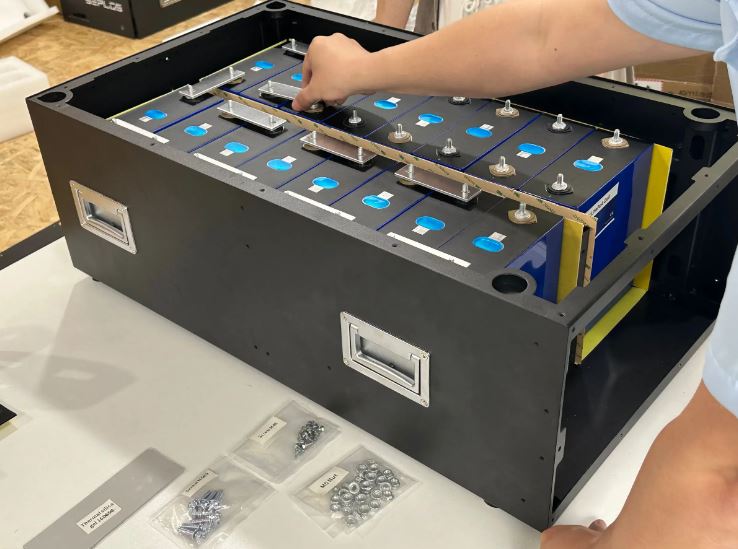 Cutie stocare pentru baterii 3.2V, LiFePO4, 16x280Ah cu BMS 48V, rack stocare - imagine 2