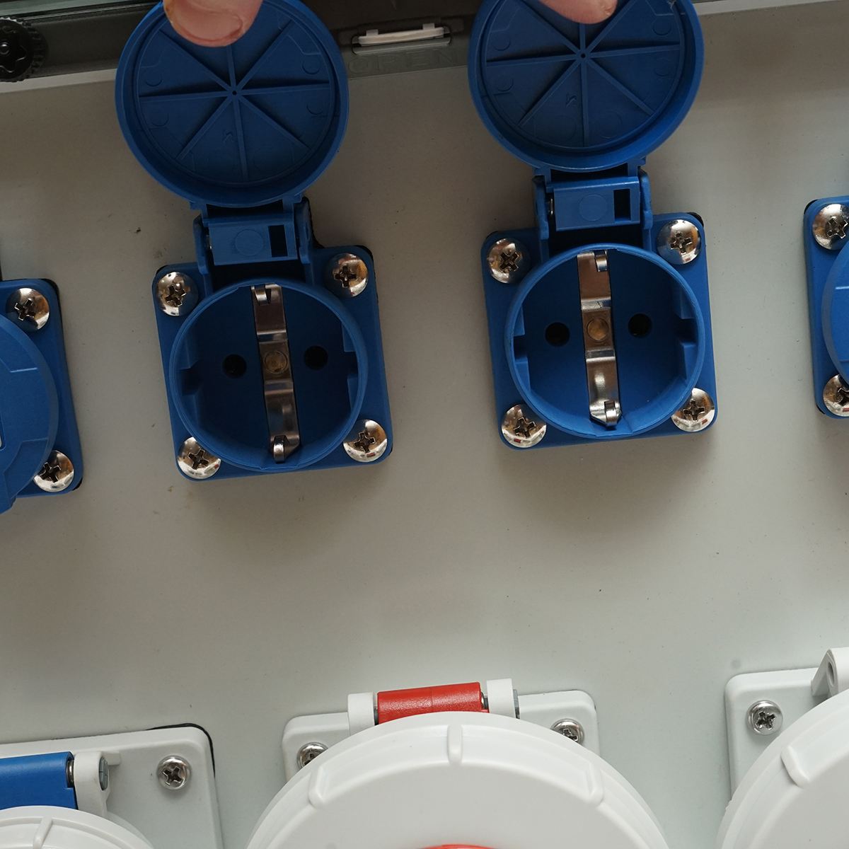 Tablou grup prize organizare santier 4x230V/16A, 2x400V/32A, 1x250V/16A, 12 module 400x300x186mm IP44/IP67 SUNTREE - imagine 9