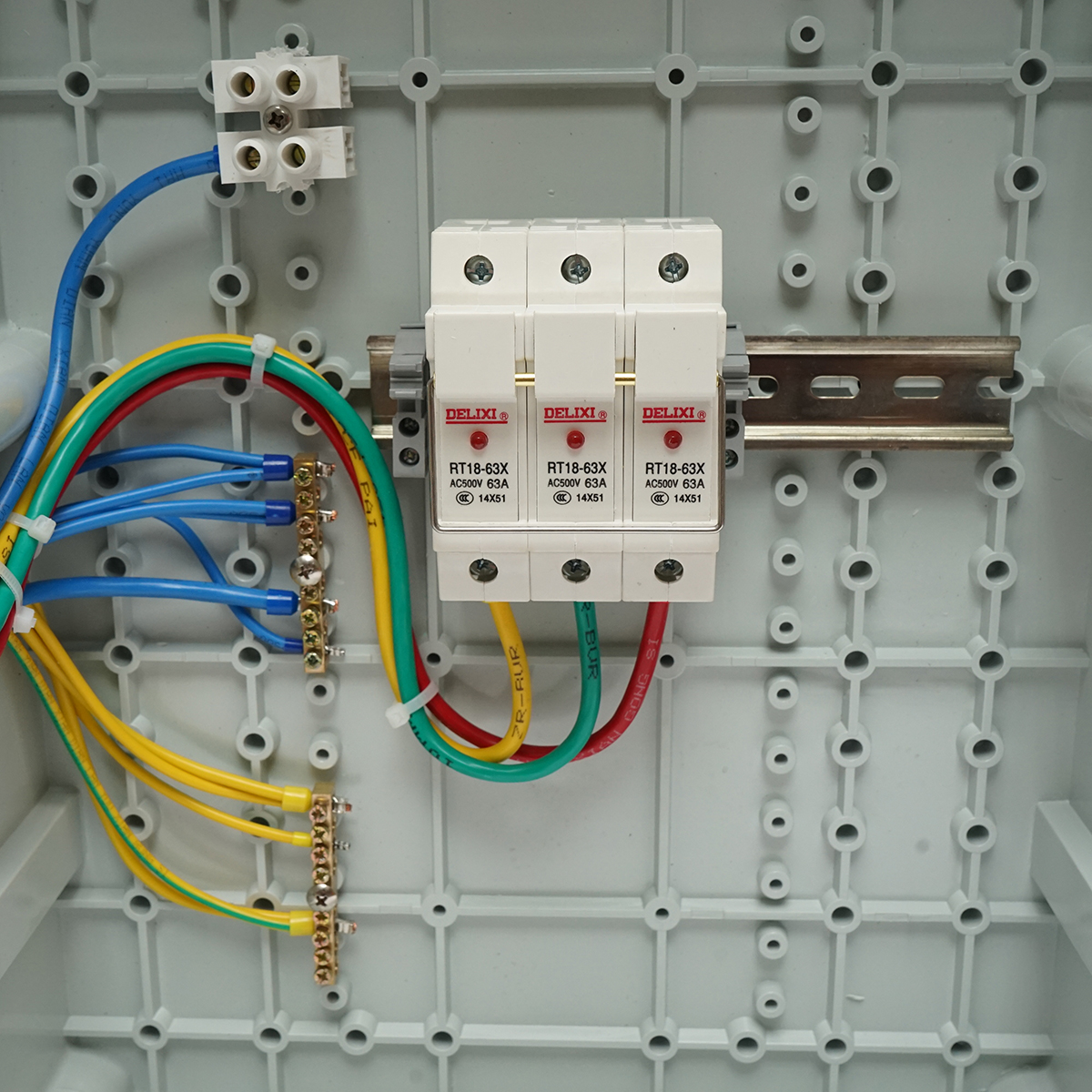 Tablou grup prize organizare santier 2x415V/32A, 3x250V/16A, 18 module 540x360x180mm IP67 SUNTREE - imagine 4