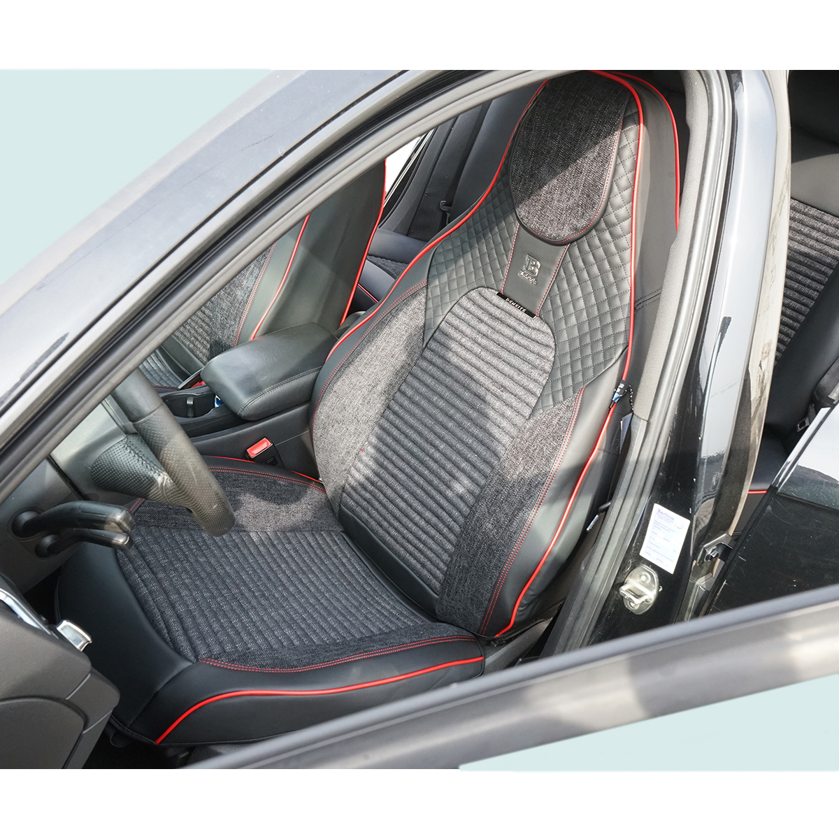 Set huse scaune auto Premium Negru-Rosu universale, design sport ergonomic, piele ecologica cu insertii textile, fata + spate 11 piese - imagine 3