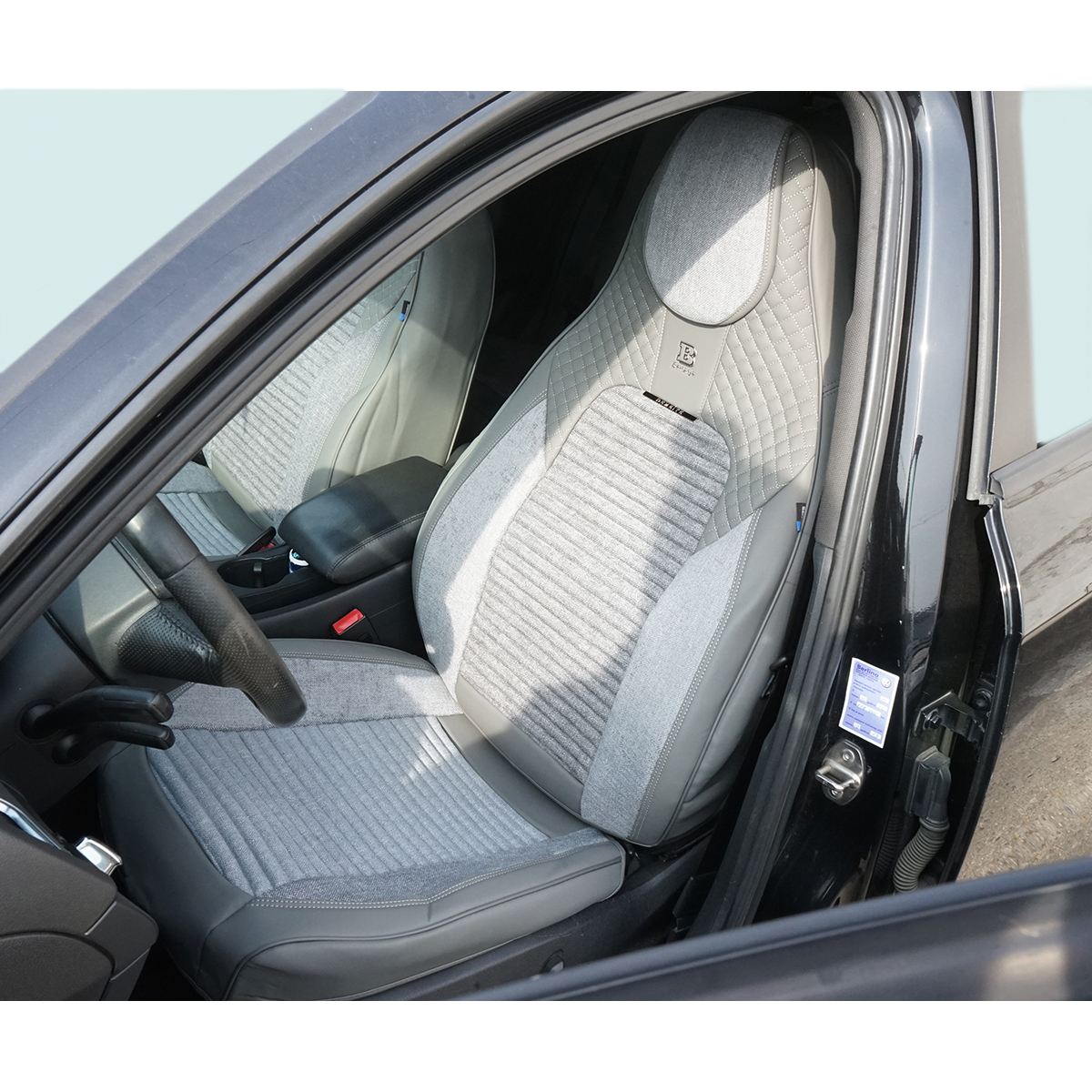 Set huse scaune auto Premium Crem-Gri universale, design sport ergonomic, piele ecologica cu insertii textile, fata + spate 11 piese - imagine 3