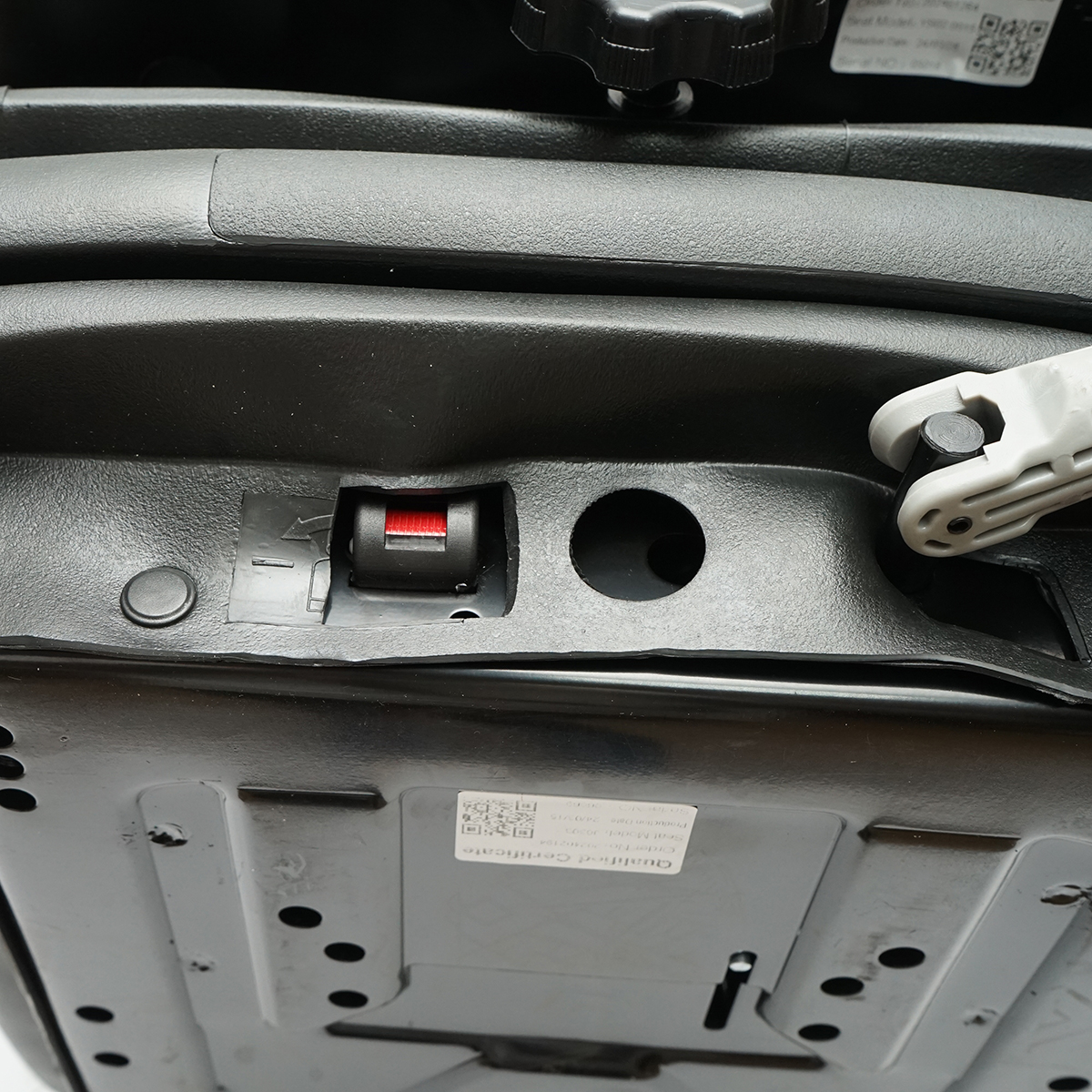 Scaun universal reglabil pentru tractor cu centura de siguranta, cotiere si suspensie mecanica 830x610mm - imagine 8