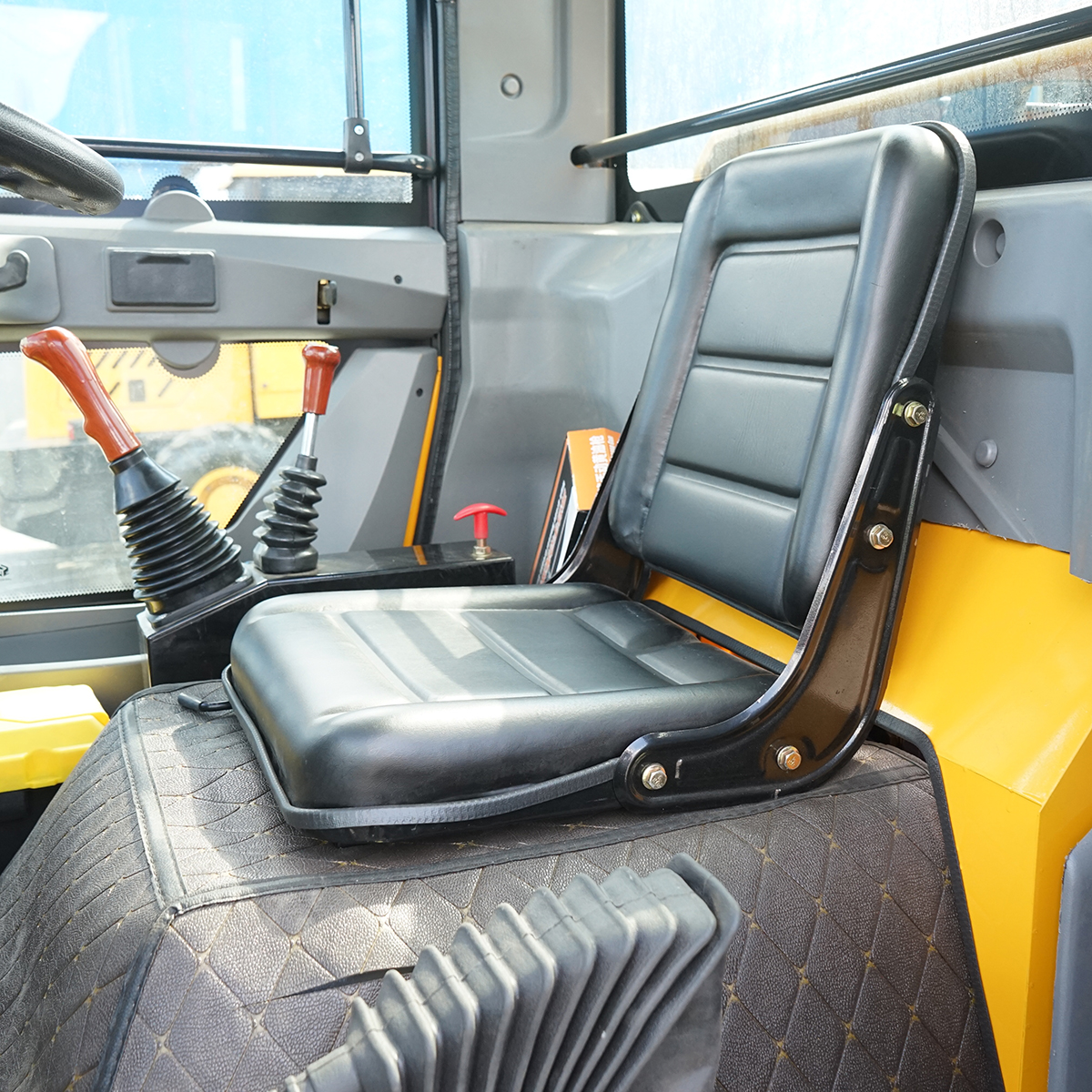 Incarcator frontal WOLA 1.2T 42KW, 56CP, cupa 0.6m3 - imagine 13