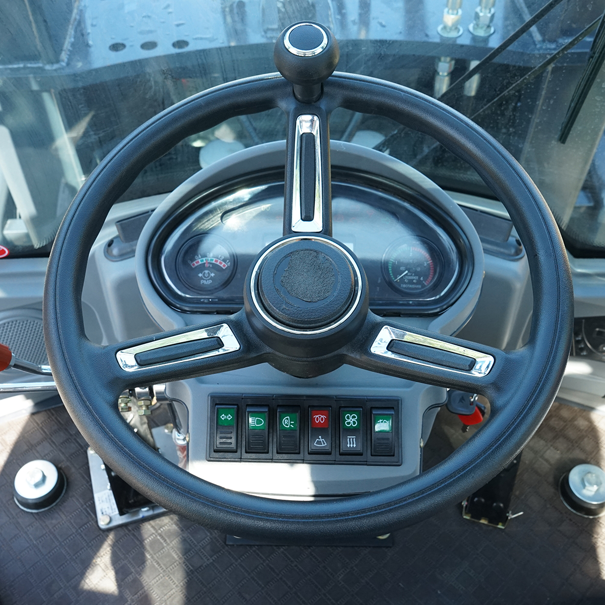 Incarcator frontal WOLA 1.2T, 4x4, 56CP, cupa 0.8m3 KONIG TRAKTOREN - imagine 12