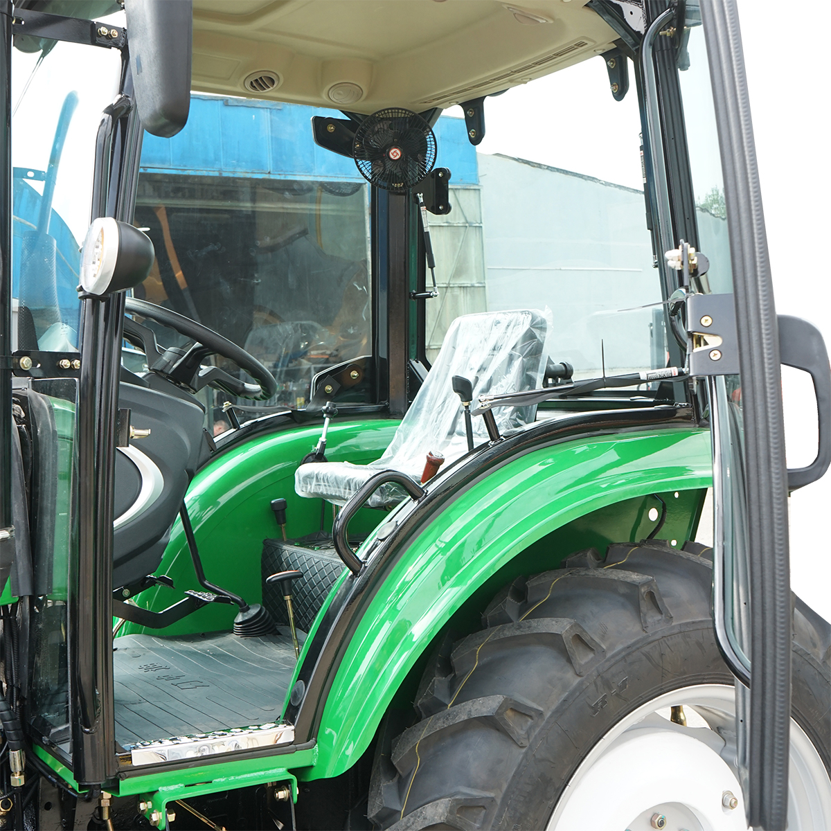 Tractor cu cabina 60HP Hanwo E3, motor Xinchai III cu roti 8.3-20/12.4-28 Konig Traktoren 604 - imagine 7