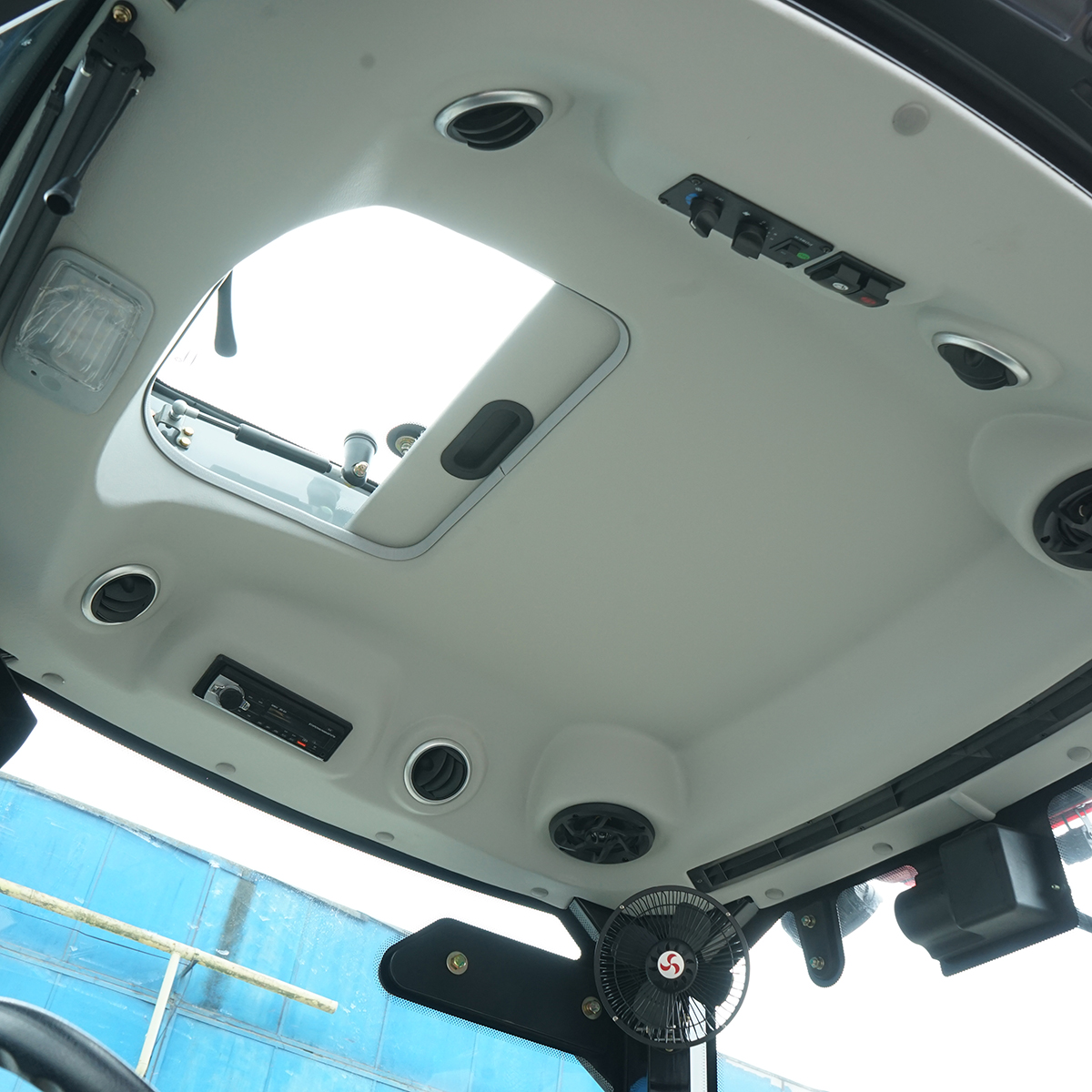 Tractor cu cabina 50HP, 4x4 inmatriculabil AGRI TRACKING 504 - imagine 15