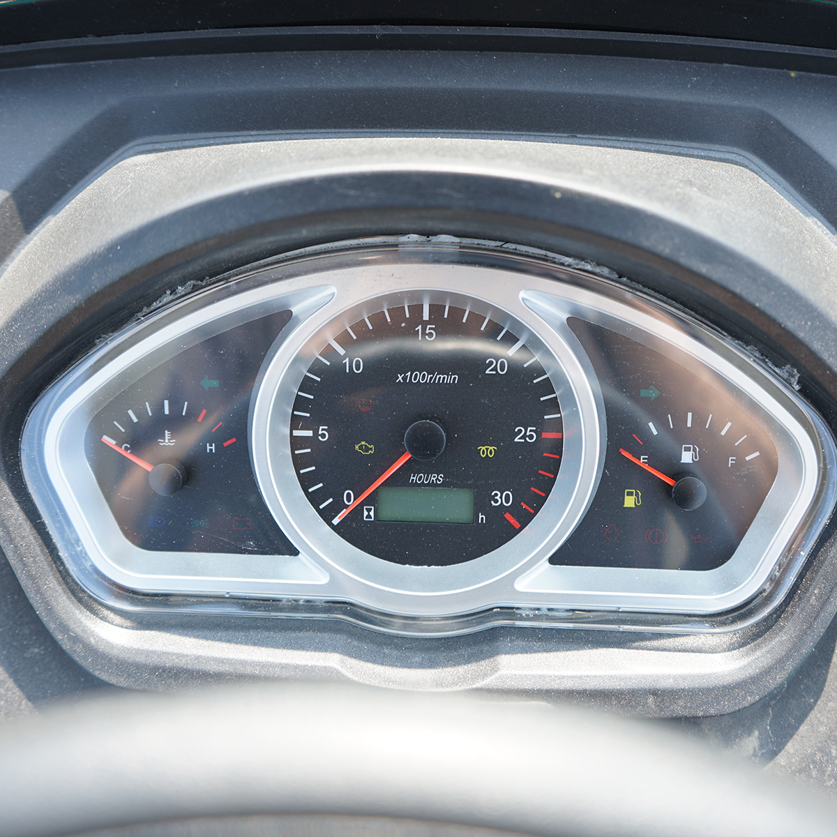 Tractor 80CP cu semicabina, motor YTO diesel, roti 8.3-20/12.4-28 KONIG 804 - imagine 13