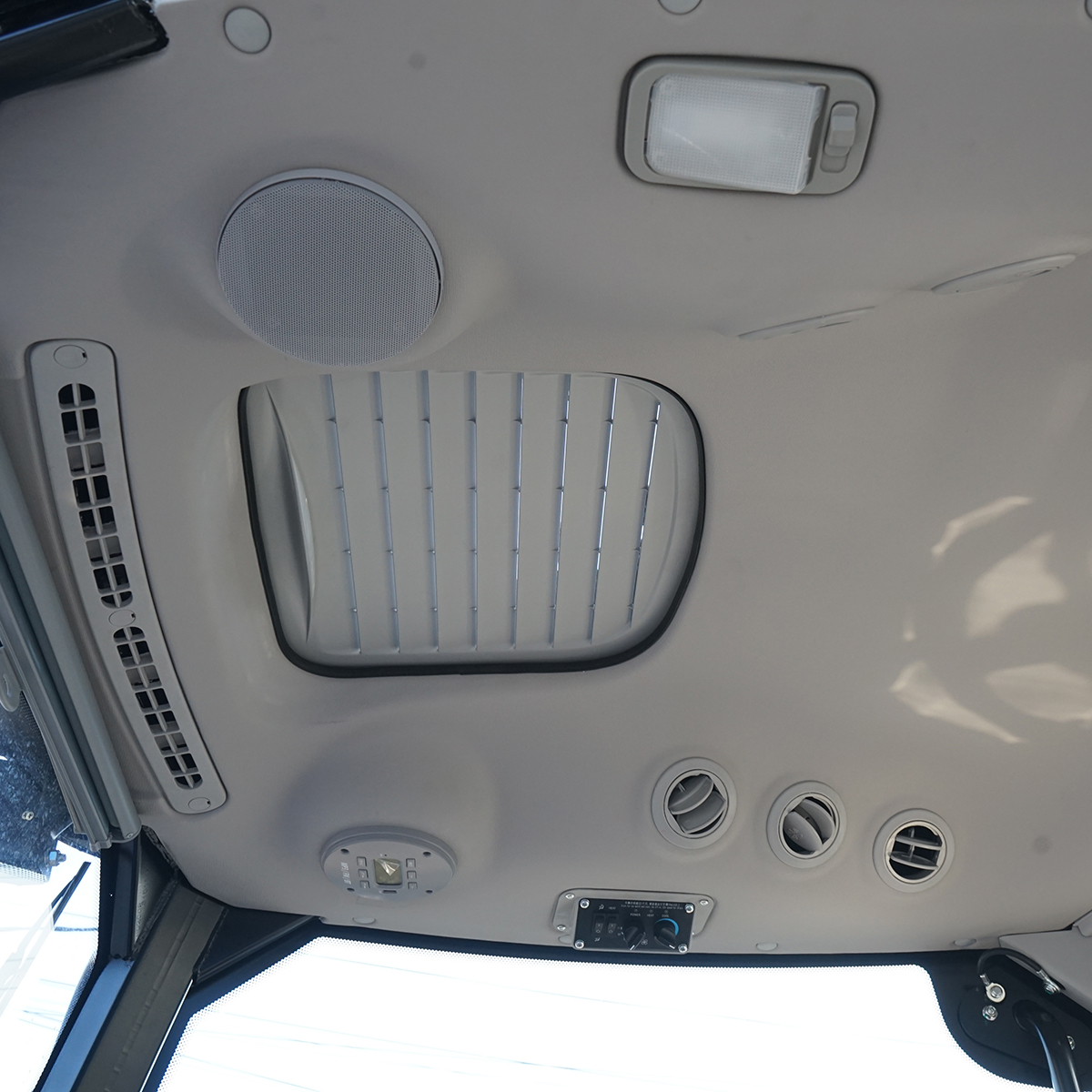 Tractor cu cabina 75HP 4x4 inmatriculabil, aer conditionat, motor Hyundai turbo DM02 LOVOL M754 - imagine 11