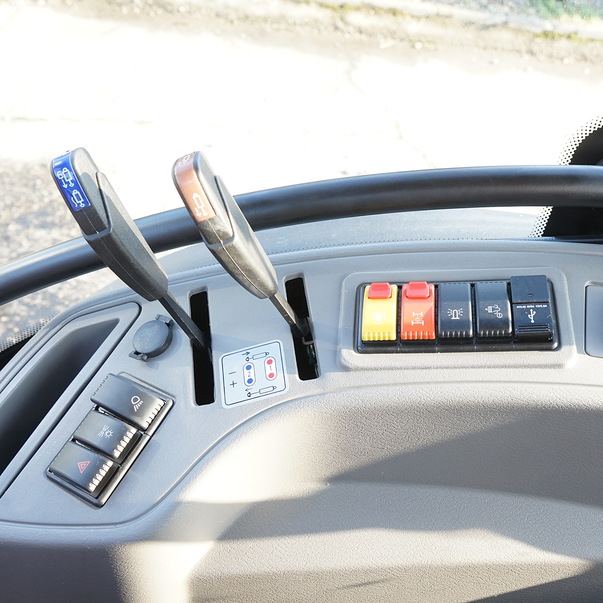 Tractor cu cabina 75HP 4x4 inmatriculabil, aer conditionat, motor Hyundai turbo DM02 LOVOL M754 - imagine 13