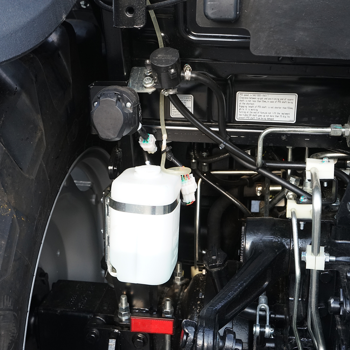 Tractor cu cabina 75HP 4x4 inmatriculabil, aer conditionat, motor Hyundai turbo DM02 LOVOL M754 - imagine 10