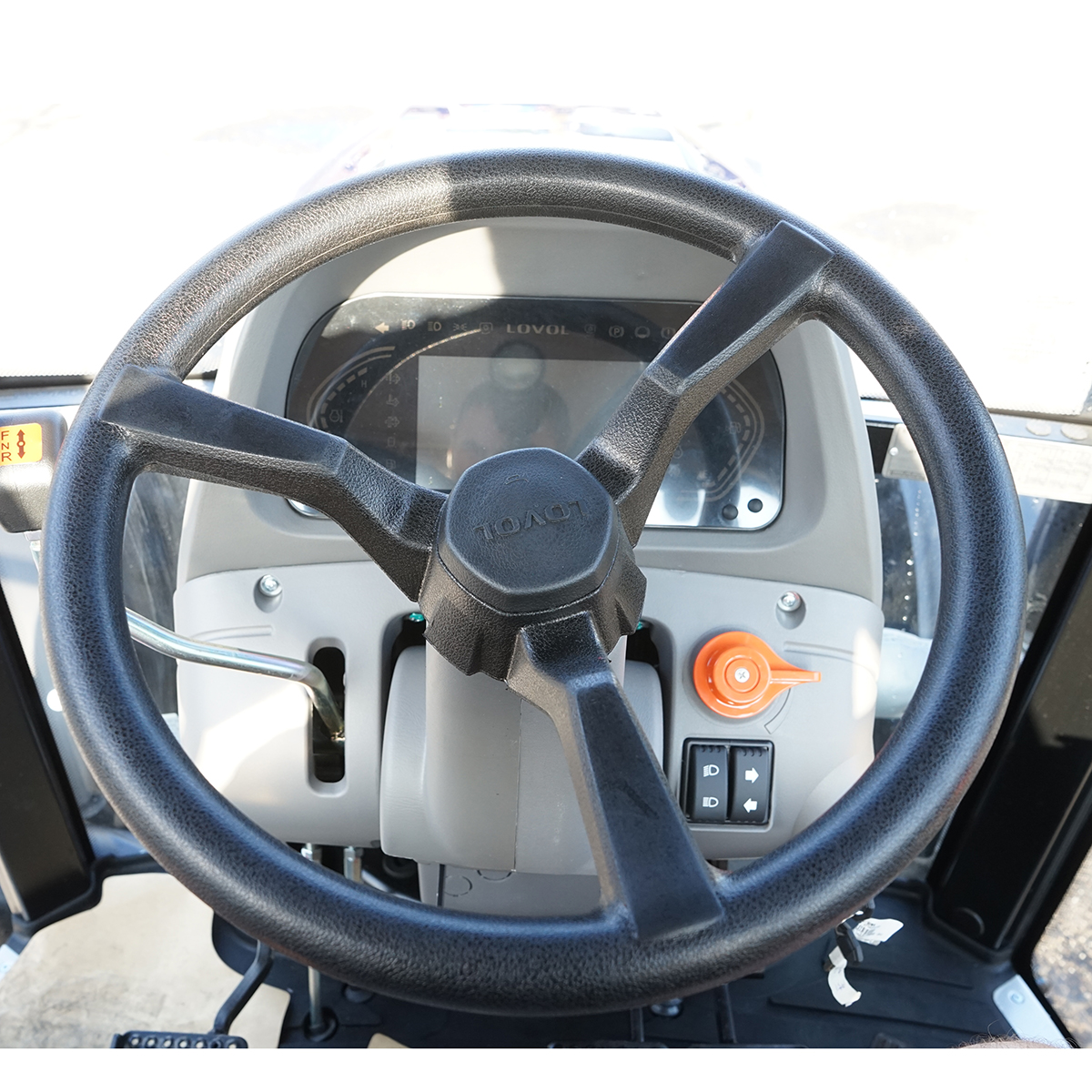 Tractor cu cabina 75HP 4x4 inmatriculabil, aer conditionat, motor Hyundai turbo DM02 LOVOL M754 - imagine 12