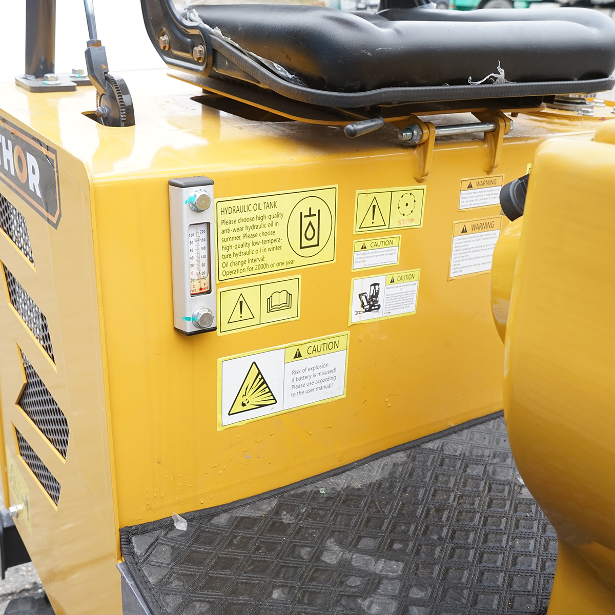 Mini excavator 1T cu semicabina, motor diesel 9.5CP, adancime sapare 1764mm, capacitate ridicare 350Kg, 3 cupe incluse 185/355/800mm THOR - imagine 16