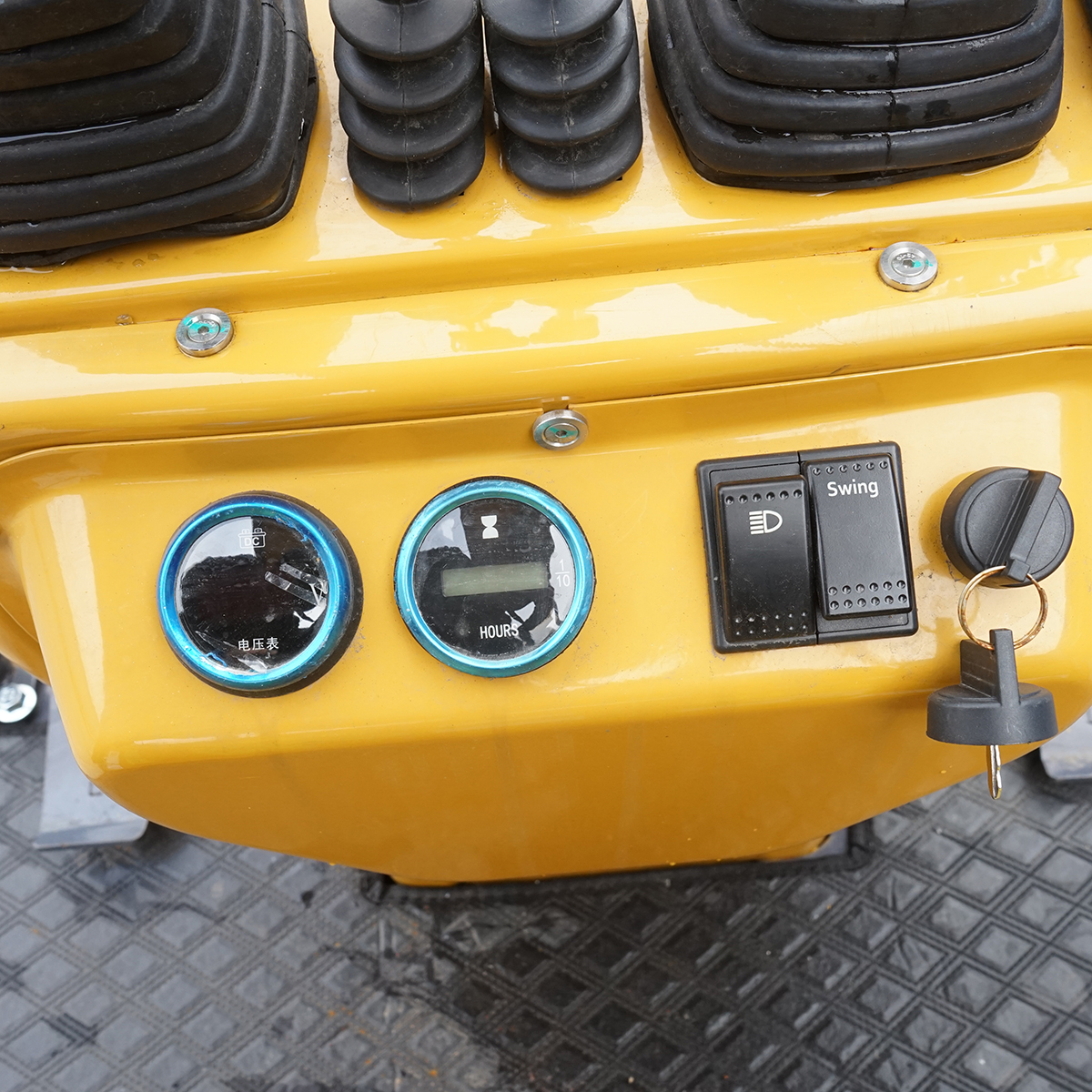 Mini excavator 1T cu semicabina, motor diesel 9.5CP, adancime sapare 1764mm, capacitate ridicare 350Kg, 3 cupe incluse 185/355/800mm THOR - imagine 15