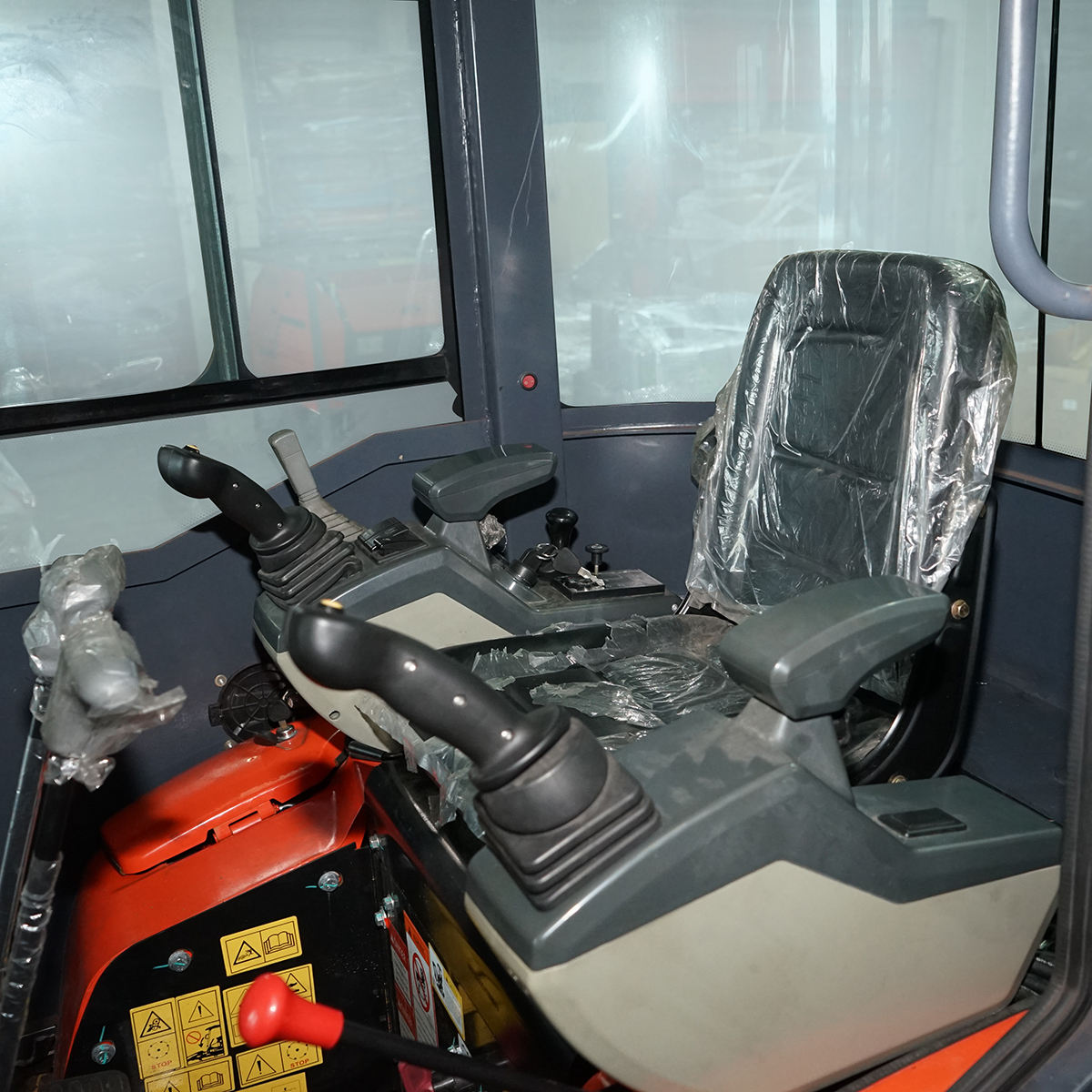 Mini excavator 1.4T cu cabina, motor diesel 25CP, rotire 360 grade, adancime sapare 2200mm, capacitate ridicare 350Kg, cupa 400x400x300mm THOR - imagine 11