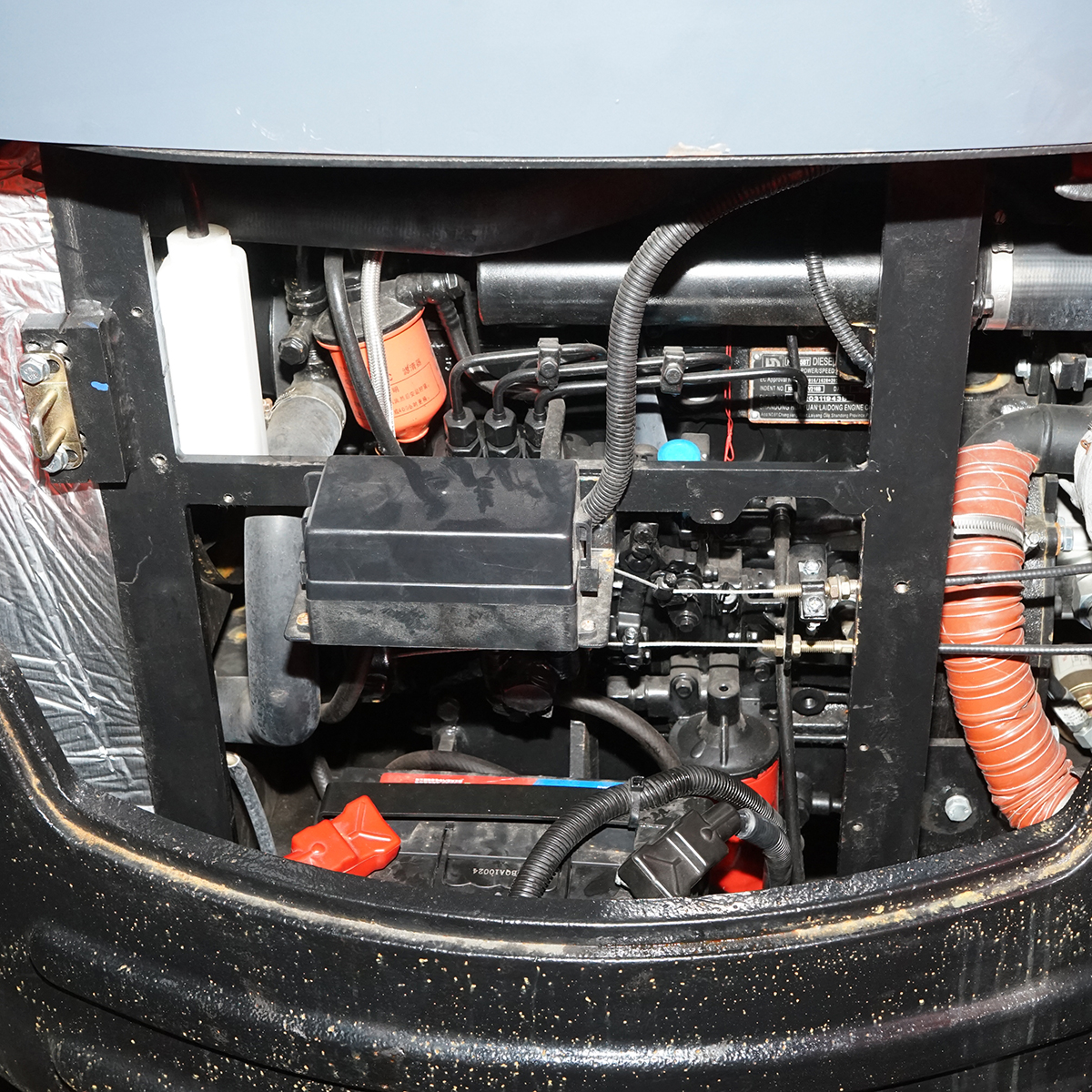 Mini excavator 1.4T cu cabina, motor diesel 25CP, rotire 360 grade, adancime sapare 2200mm, capacitate ridicare 350Kg, cupa 400x400x300mm THOR - imagine 15