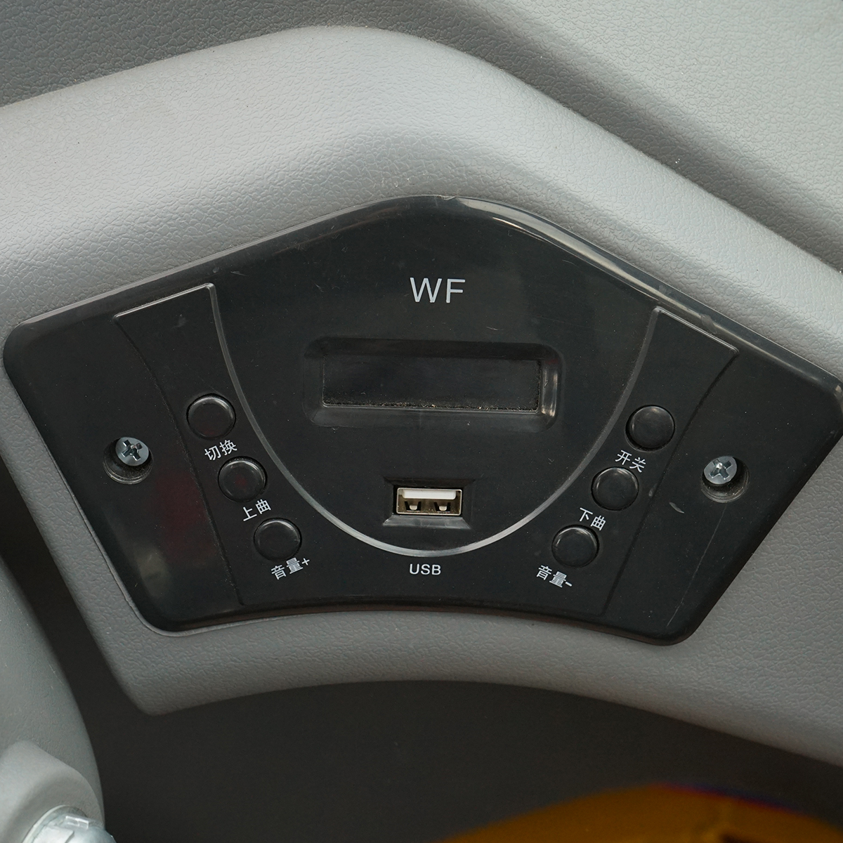 Incarcator frontal WOLA 2.3T, 4x4, 78CP, cupa 1.1m3, lame incluse 1060x100mm Breckner Germany - imagine 19