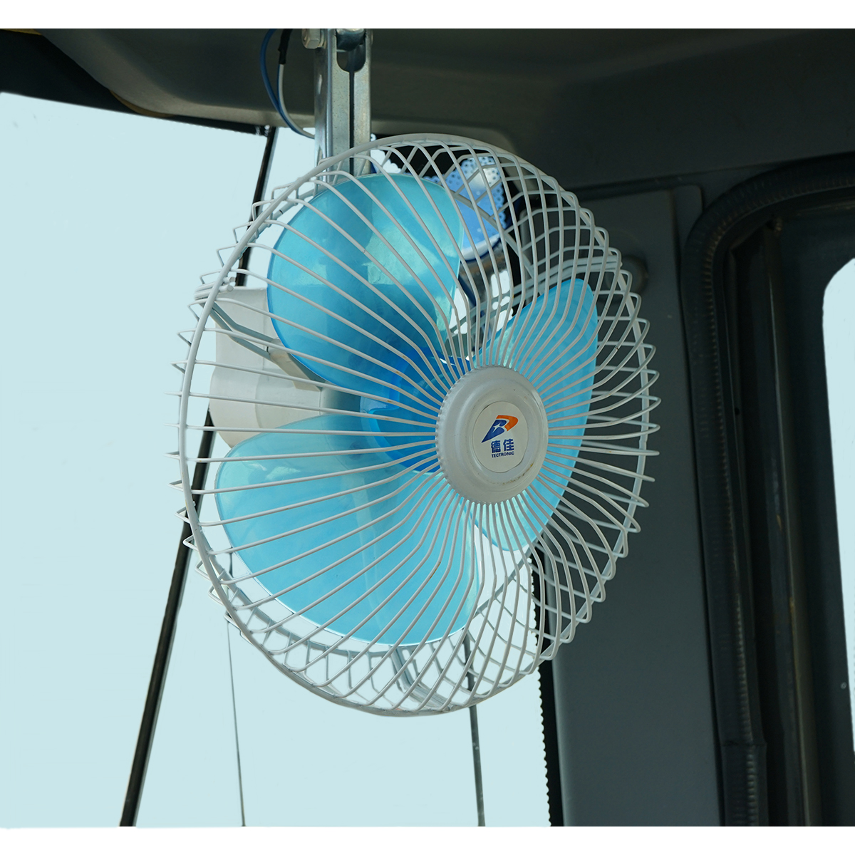 Incarcator frontal WOLA 2.3T, 4x4, 78CP, cupa 1.1m3, lame incluse 1060x100mm Breckner Germany - imagine 14