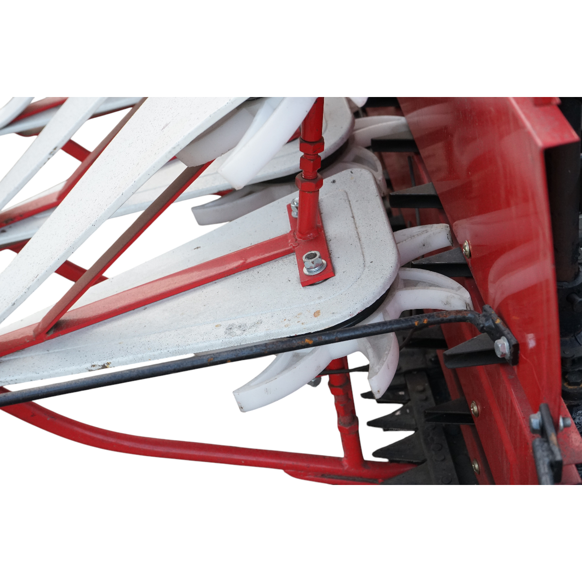 Motocultor diesel 6CP cu seceratoare frontala 1200mm, viteze 2+1, 8 divizoare pentru recoltat grau si paioase Baisan - imagine 9