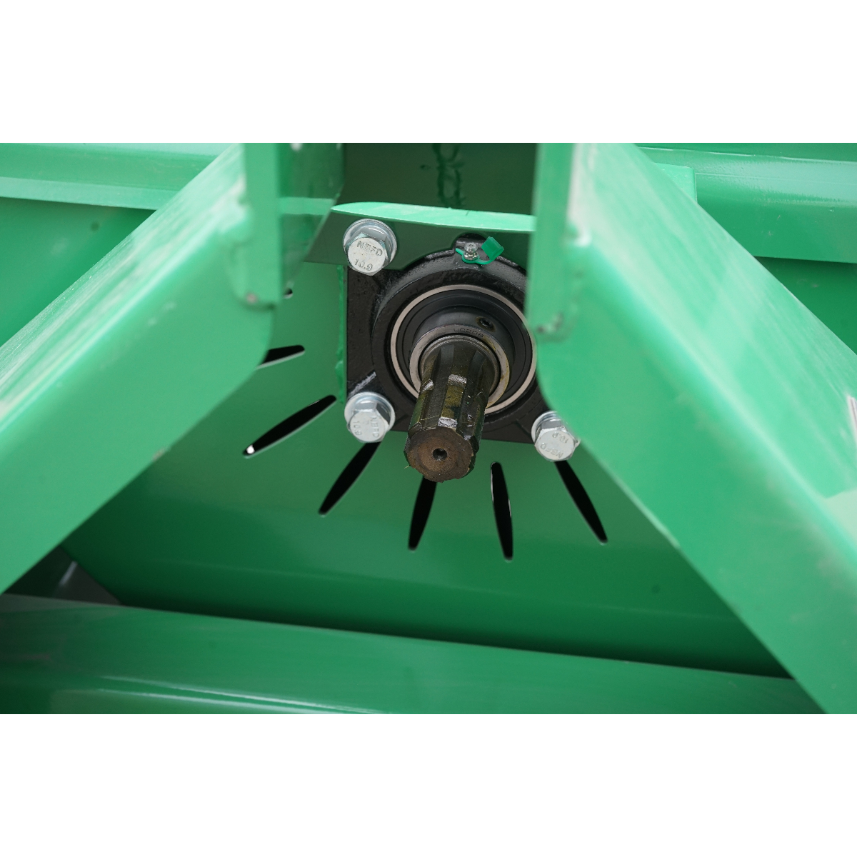 Tocator crengi cu angrenare priza putere tractor PTO, putere necesara 18-50CP, grosime maxima 100mm, buncar 400x420x600mm - imagine 10