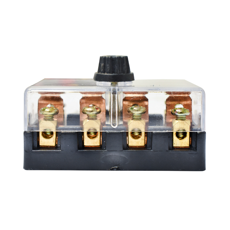 Cutie 4 cai cu sigurante fuzibile U-445 cod 40.37.023 Breckner Germany - imagine 2