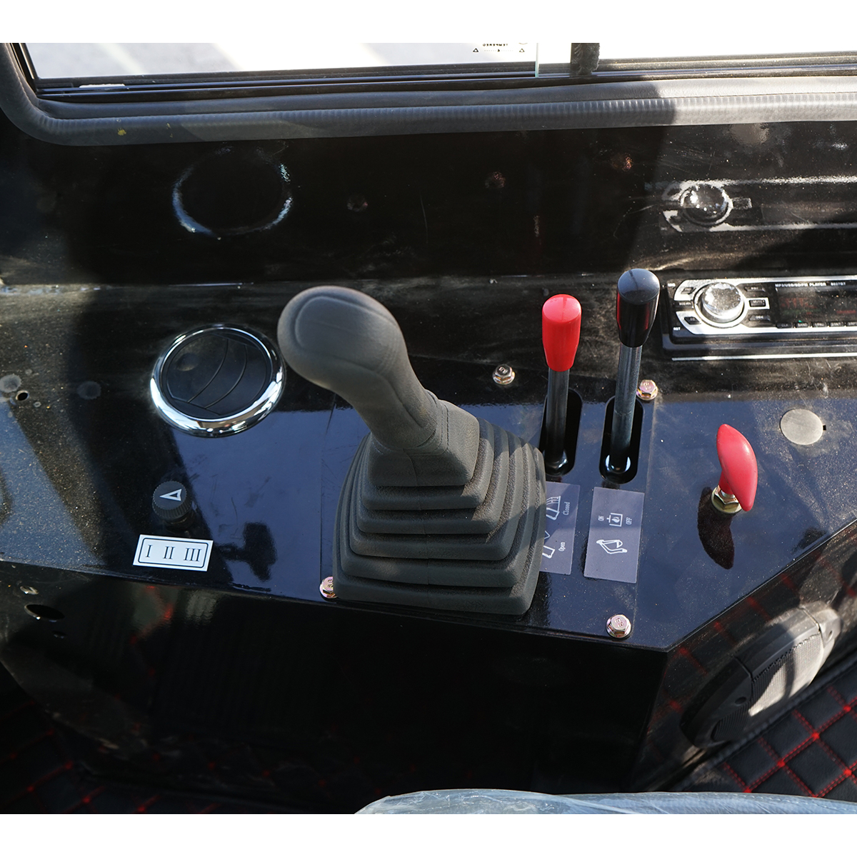 Buldoexcavator articulat compact 1.8T, motor diesel 50CP Euro 3 cu brat excavator, cupa frontala, furci paleti, picon hidraulic THOR - imagine 13