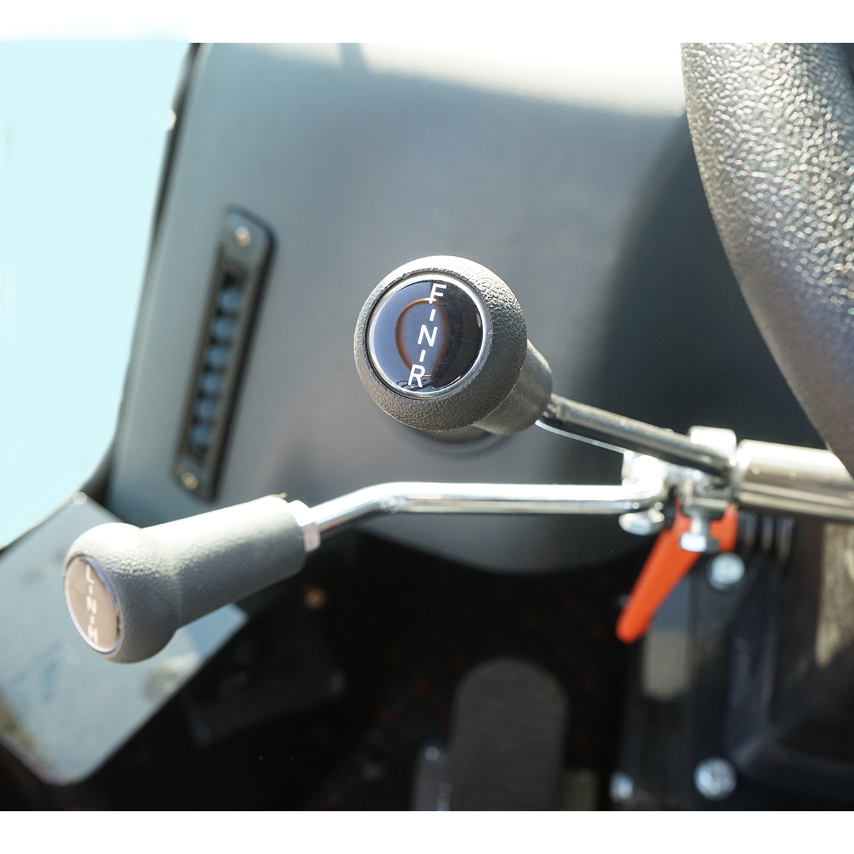 Buldoexcavator articulat compact 1.8T, motor diesel 61CP Euro 5 cu brat excavator, cupa frontala, furci paleti, picon hidraulic Breckner Germany - imagine 16