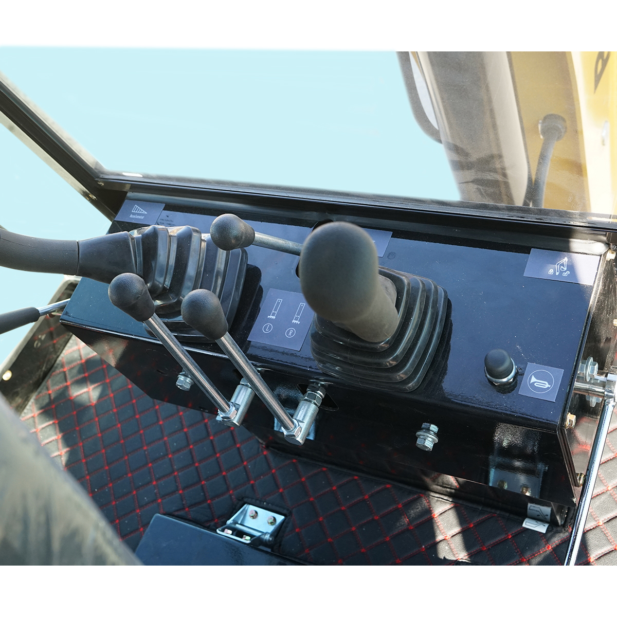 Buldoexcavator articulat compact 1.8T, motor diesel 61CP Euro 5 cu brat excavator, cupa frontala, furci paleti, picon hidraulic Breckner Germany - imagine 15