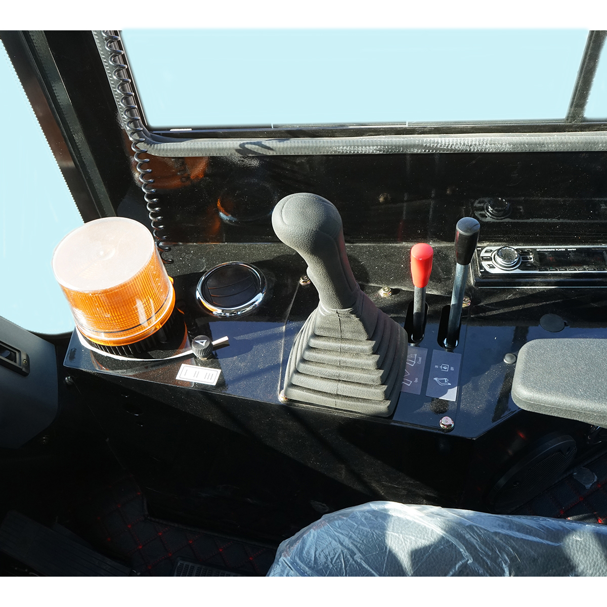 Buldoexcavator articulat compact 1.8T, motor diesel 61CP Euro 5 cu brat excavator, cupa frontala, furci paleti, picon hidraulic Breckner Germany - imagine 13