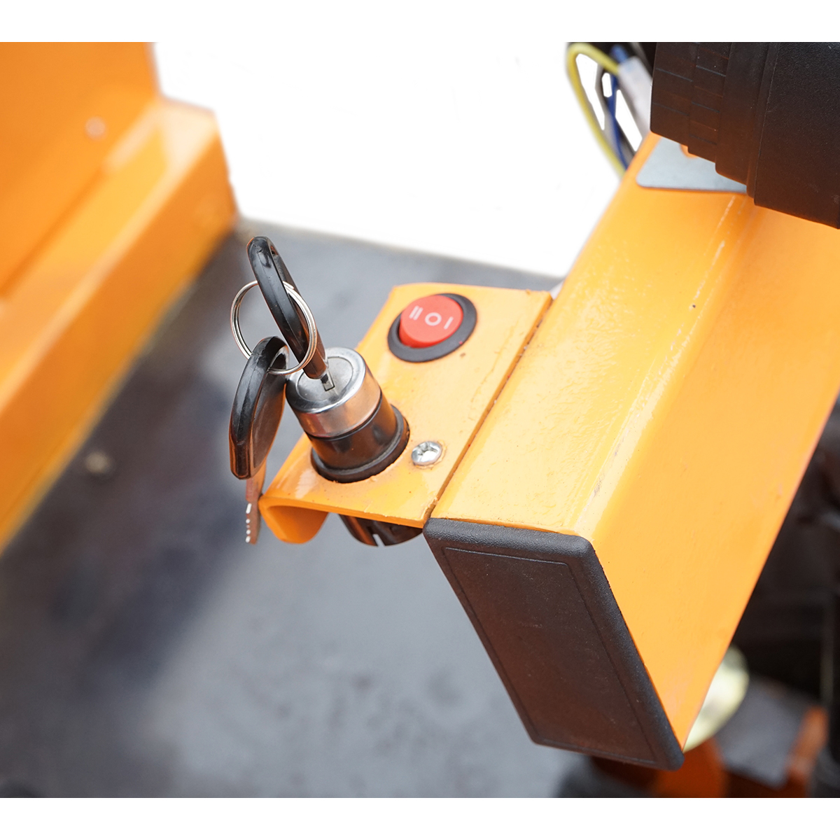 Mini incarcator frontal electric 400kg, 2 motoare 1800W/1300W, baterie 48V/52Ah, capacitate ridicare 200kg, cupa 900x450x370mm - imagine 12