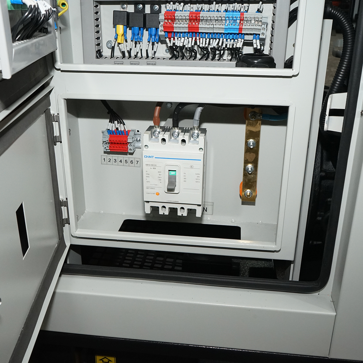 Generator electric trifazat 28KVA, 230/400V cu motor diesel Ricardo N4100DS-30KW si ATS 100A - imagine 10