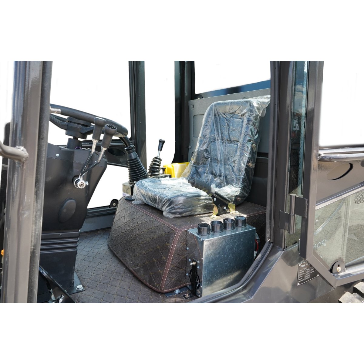Incarcator frontal articulat WOLA 1T, 4x4, motor diesel 57CP, cupa cu gheara 0.8 m³ THOR - imagine 10