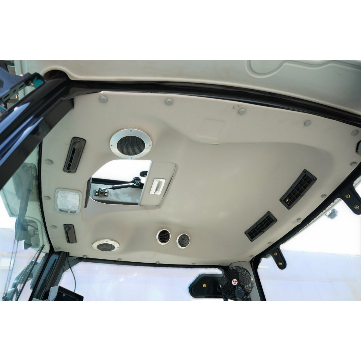 Tractor 60CP 4x4 cu cabina, motor YTO diesel, camere video, trapa KONIG 604 - imagine 11