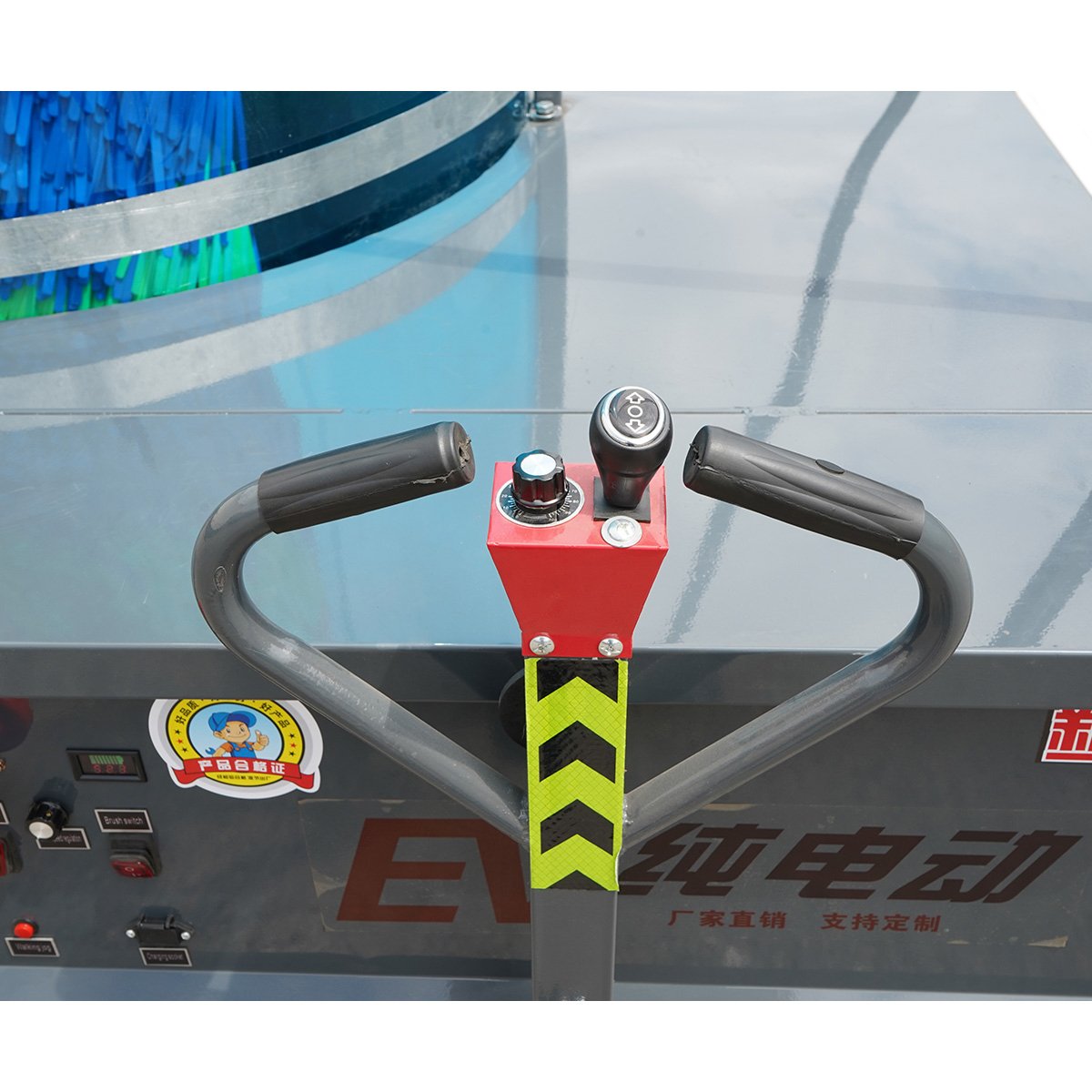 Masina electrica automata de spalat autobuze si camioane 48V, 1800W, baterie Li-ion 60Ah, perie verticala 3.8m, rezervor apa 550L THOR - imagine 7