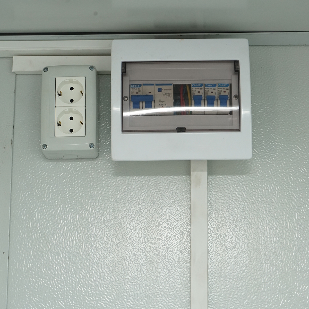 Container tip casa 600x300x290cm cu geam dublu, usa simpla si instalatie electrica - imagine 10