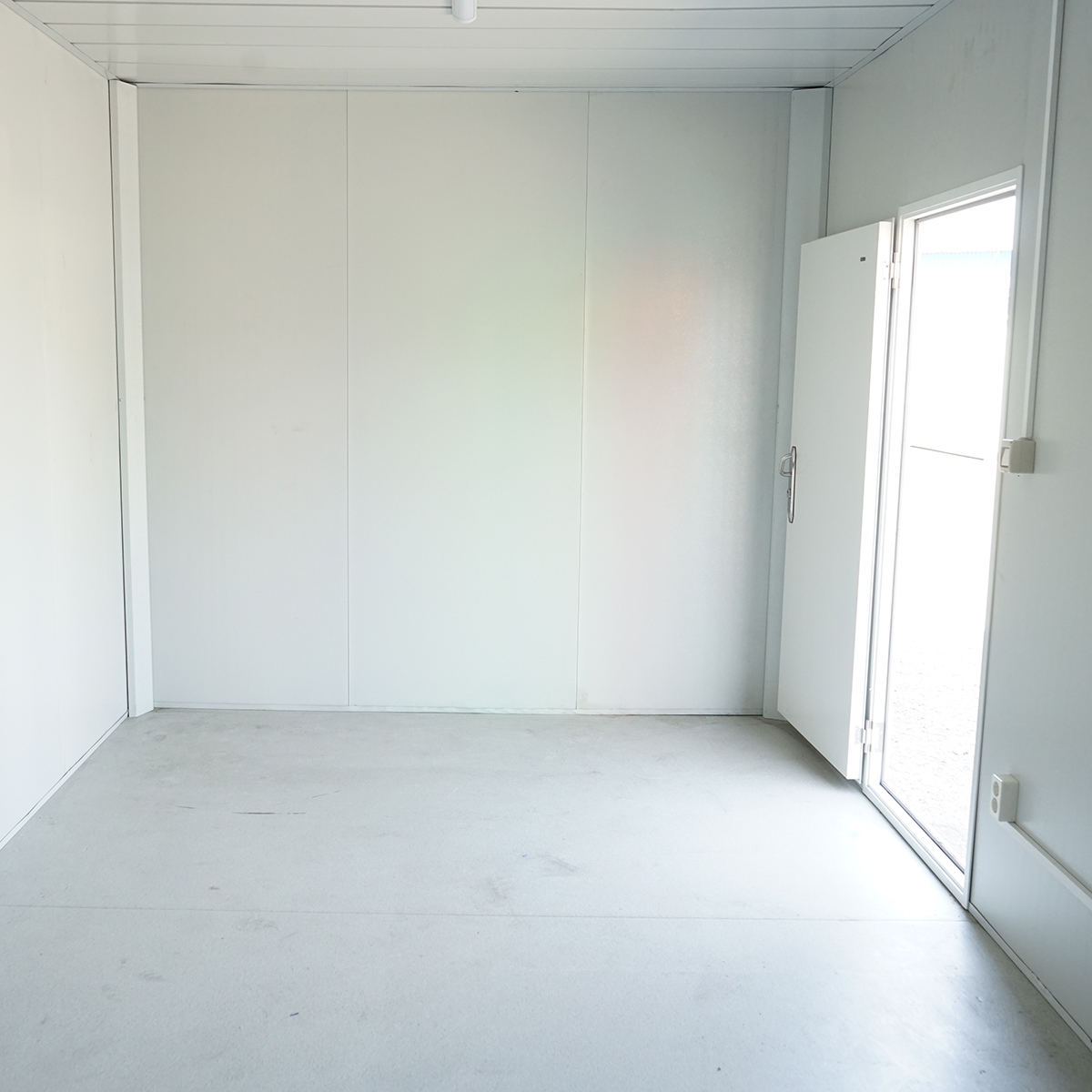 Container tip casa 600x300x290cm cu geam dublu, usa simpla si instalatie electrica - imagine 6