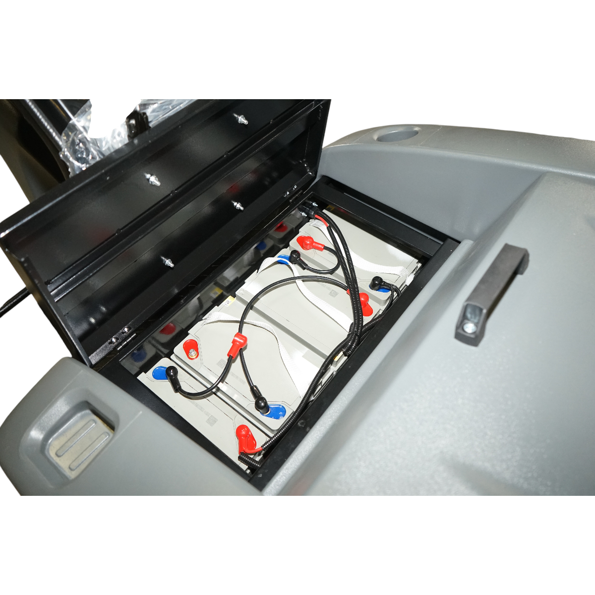 Masina de maturat stradala cu aspirare 48V/80Ah, 2.2kW, latime maturare 1380mm, cos colectare 120L, productivitate 8000 mp/h - imagine 12