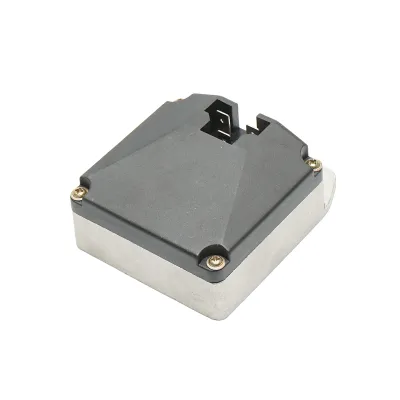 Regulator tensiune/releu alternator universal 24V cu 3 pini, 74x91mm, distanta intre gauri prindere 40mm Breckner Germany - imagine 2