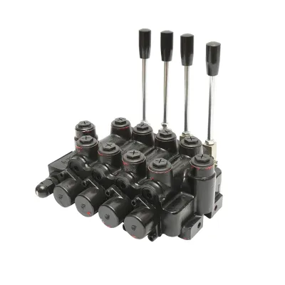 Distribuitor hidraulic cu 4 cai cu manete si accesorii