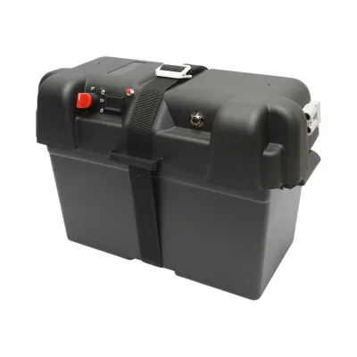 Cutie baterie auto cu voltmetru 12V, intrerupator alimentare 100A, siguranta 30A, priza bricheta, afisaj LCD, 2xUSB 360x180x235mm