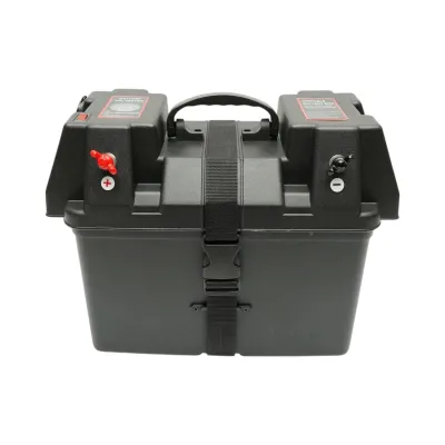 Cutie baterie auto 12V cu voltmetru DC 6-36V, afisaj LCD, intrerupator cirucit 16A, 2 prize bricheta, 2xUSB 340x195x200mm
